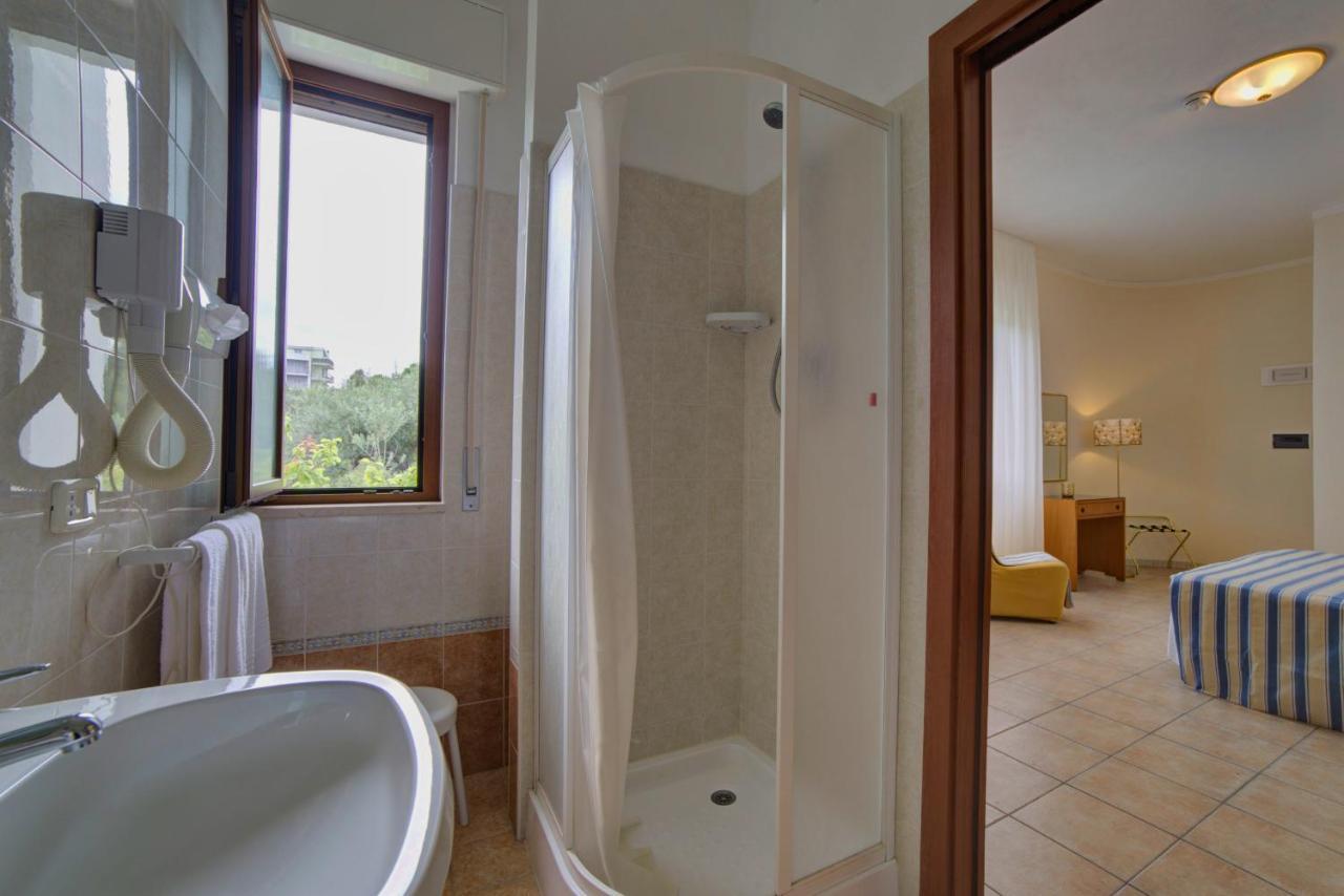 Hotel Sporting Vasto Exterior foto